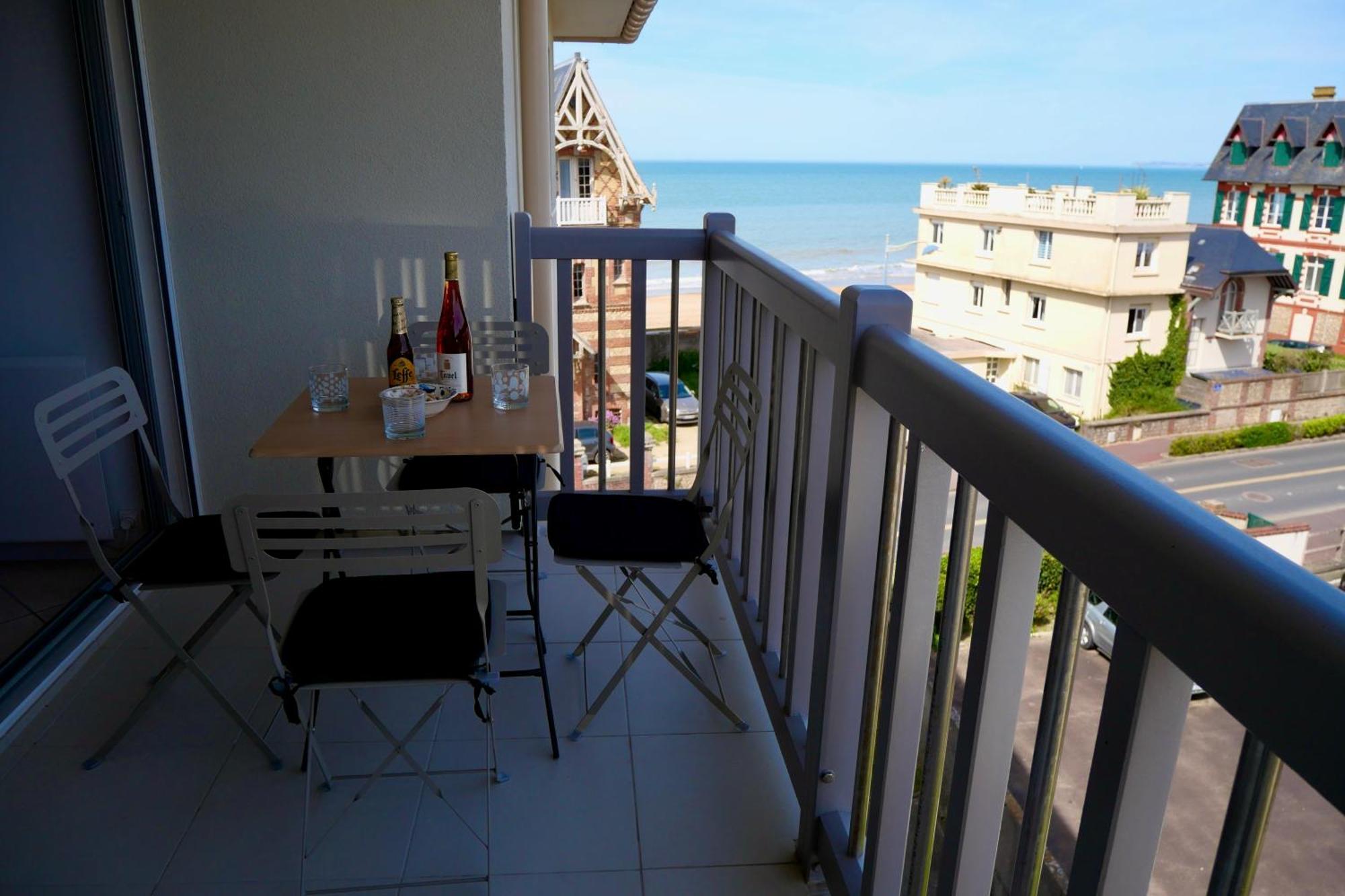 Appartement Vue Mer - 30 M De La Plage - 5 Minutes A Pied Du Centre Ville Et Du Casino Villers-sur-Mer Extérieur photo