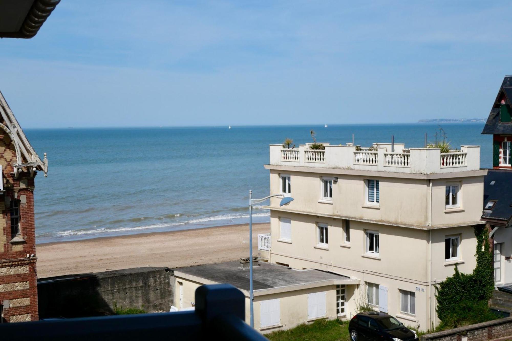 Appartement Vue Mer - 30 M De La Plage - 5 Minutes A Pied Du Centre Ville Et Du Casino Villers-sur-Mer Extérieur photo